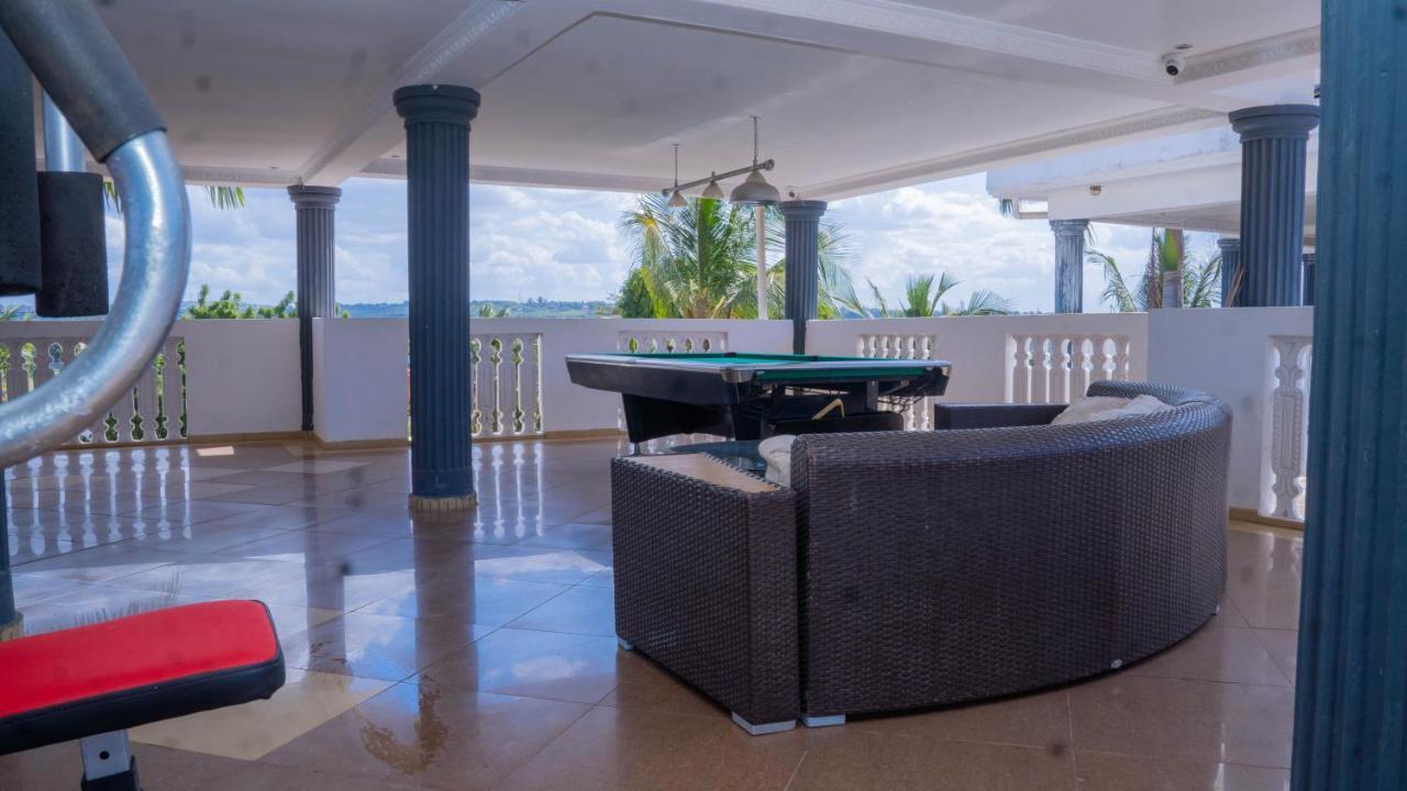 Luxury Beach Villa Inn Daressalam Exterior foto