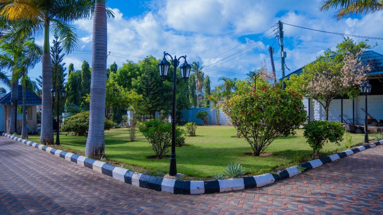 Luxury Beach Villa Inn Daressalam Exterior foto